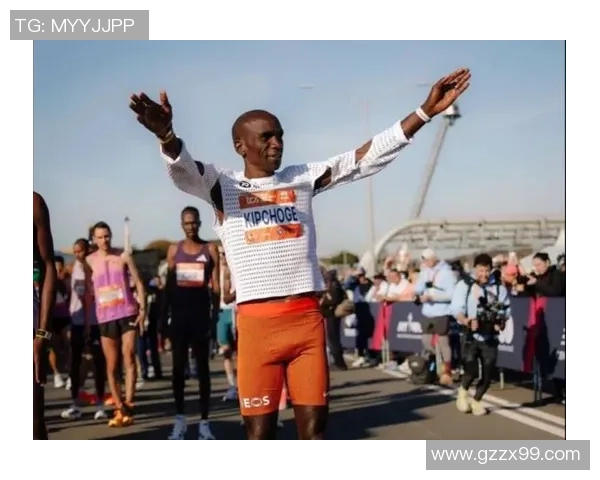 金发退役足球明星重返赛场幕后 揭示传奇生涯的精彩与挑战